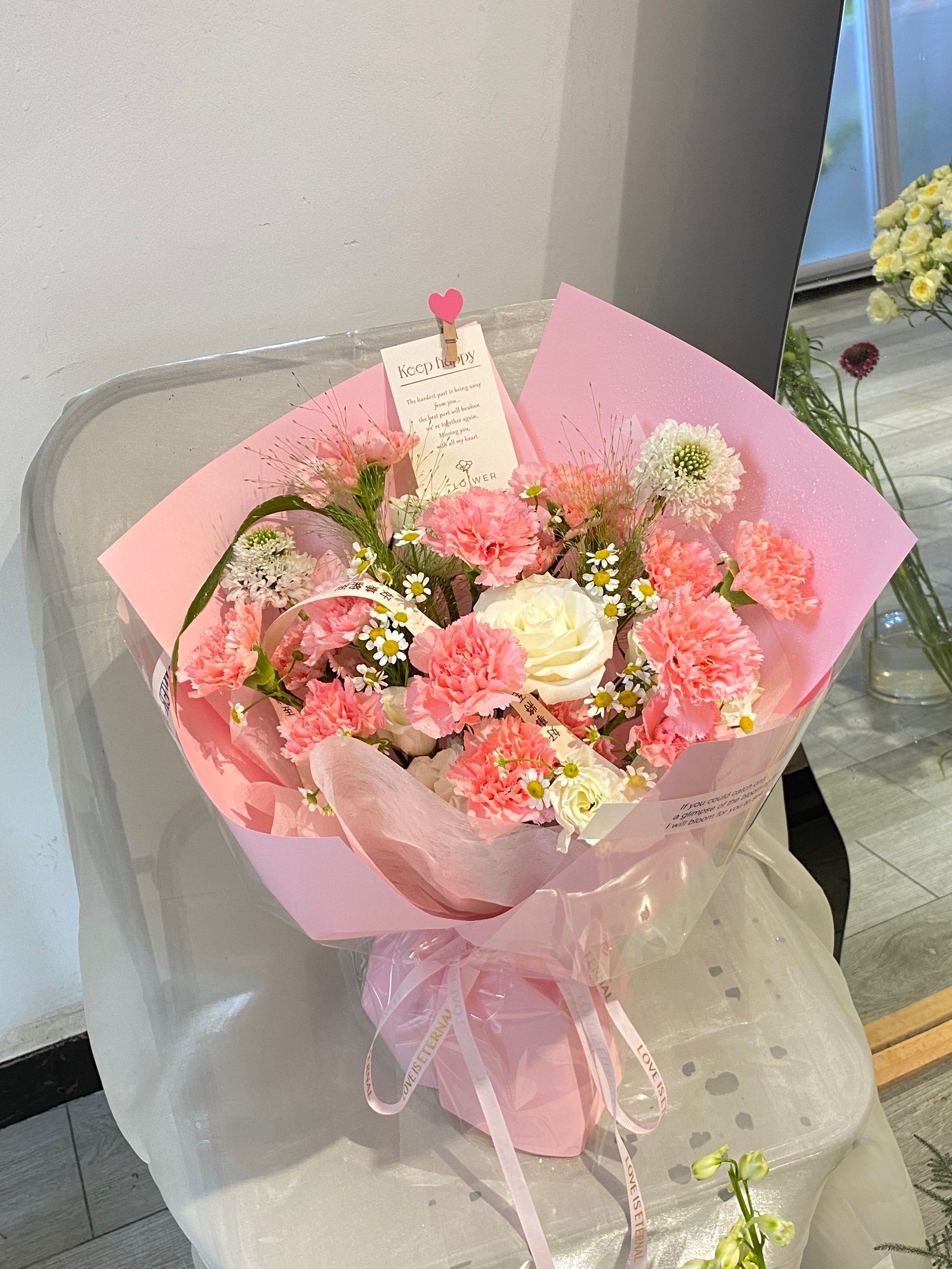 粉色康乃馨花束祝福妈妈永远年轻美丽[调皮]