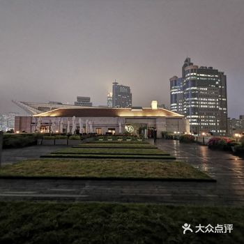 「ROOF 325 RESTAURANT &