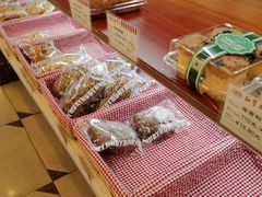 -红宝石·鲜奶小方·海派西点房(南丹店)