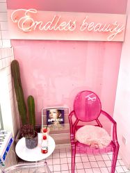 门口等候区-Godhands美发设计沙龙