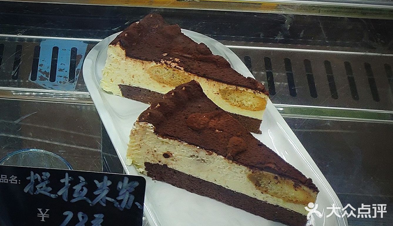 喝完咖啡默默带走了杯子[调皮]