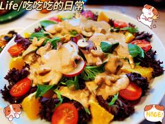 牛油果熏肚果蔬沙拉-情满四合院·小酒馆(后现代城店)