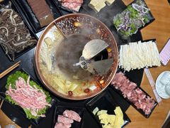 -果松木炭酸菜铜火锅·外婆参鸡汤