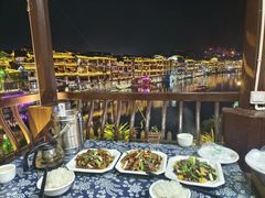 -临江餐馆二楼美食部落