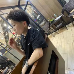 -首脑美发沙龙