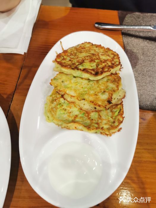 TUK土耳其餐厅·下午茶(卢湾店)西葫芦饼配酸奶图片