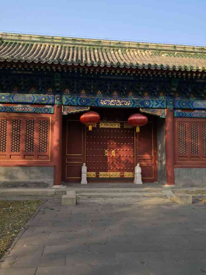 淳亲王府-"东临正义路,为康熙帝七子淳亲王允佑的府宅.