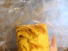 南瓜咸蛋手撕包-啊噗吐呦现场烘焙(麦凯乐店)