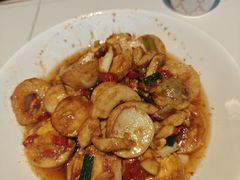 -阿瓦山寨·湘菜现炒·剁椒鱼头王(咸阳总店)
