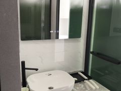 -欧辰国际酒店(重庆欢乐谷轻轨站店)