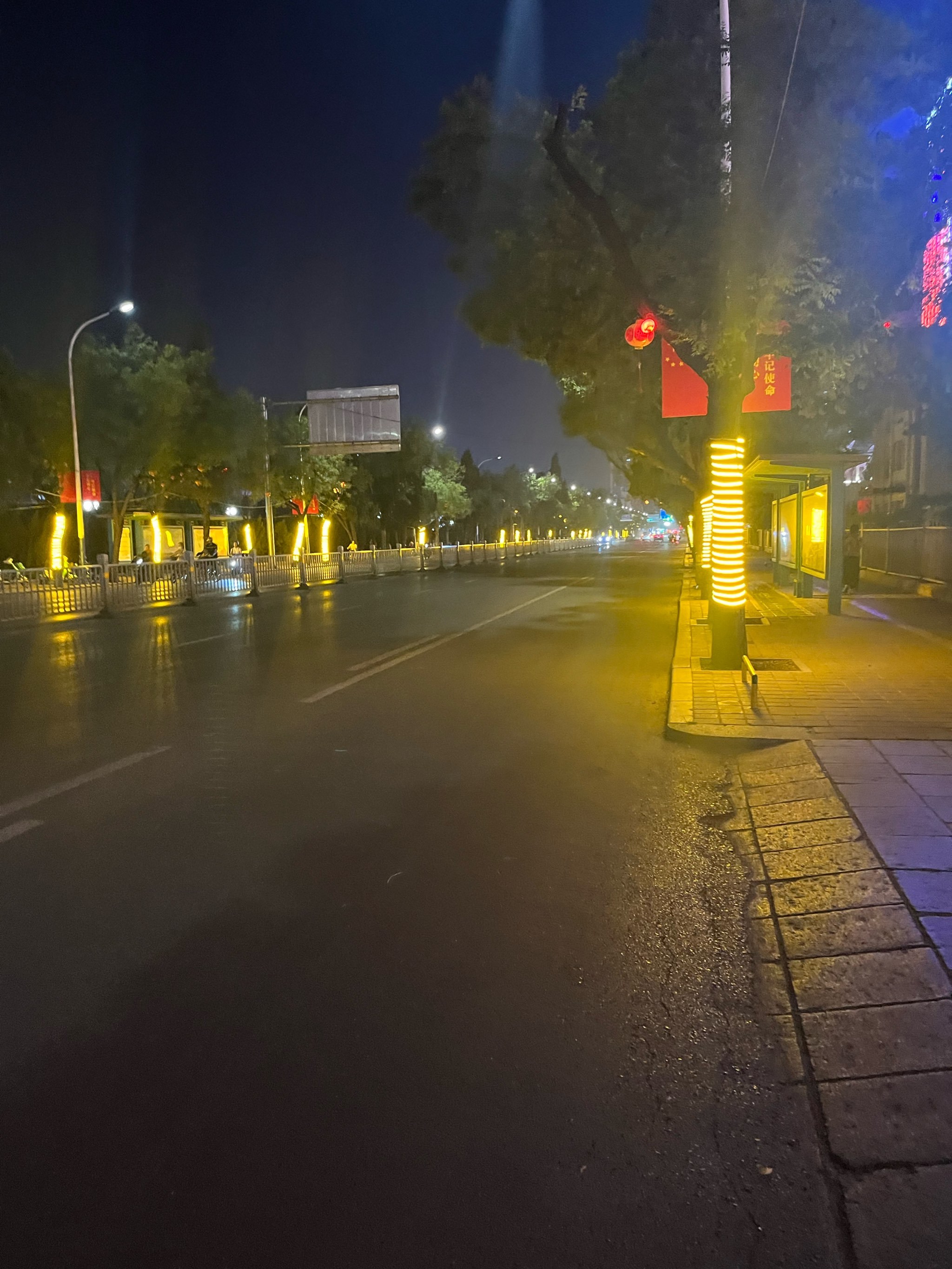夜晚德州百货大楼的夜景 湖滨大道的灯光堪