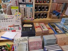 零售区-猫的天空之城概念书店(丽江古城饮玉巷店)