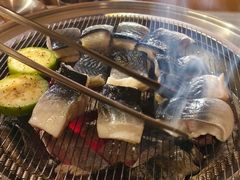 -围炉肉舍•炭烤活鳗•丹东海鲜烤肉(步行街店)