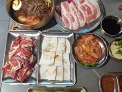 -围炉肉舍•炭烤活鳗•丹东海鲜烤肉(步行街店)