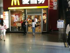 门面-麦当劳(轻轨曹杨路店)