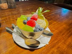 香草冰淇淋配时令水果-Bistro 63 创意融合料理(广粤天地店)