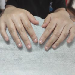 -花岐款式专研健康美甲沙龙