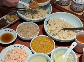 在上海,不容错过的一碗蟹粉面