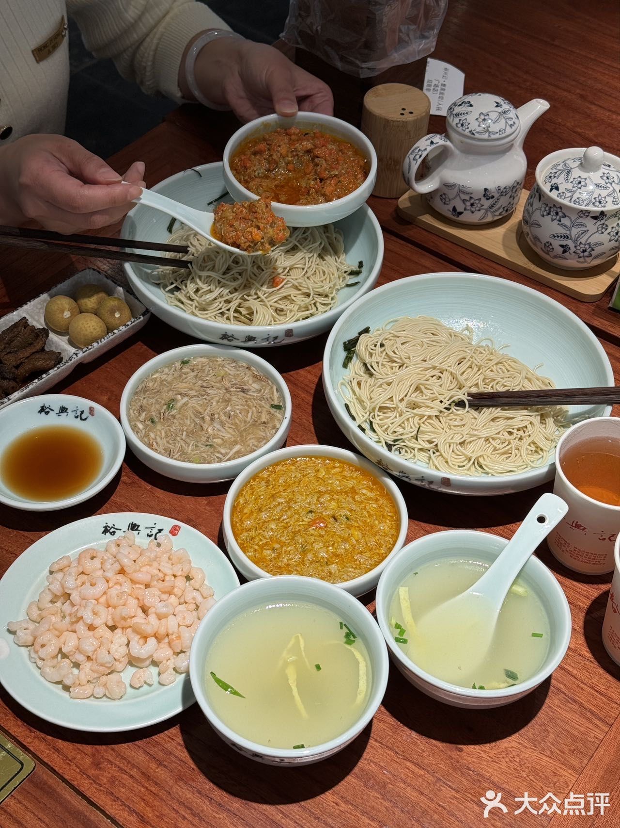 在上海,不容错过的一碗蟹粉面🍜