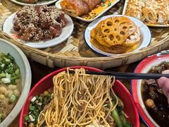 -爆炸头阿姨小四川正宗川味小吃(无任何分店)