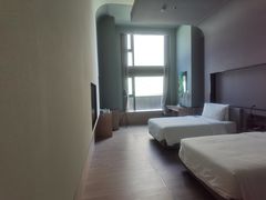 -上海虹桥中心爱琴海亚朵S酒店