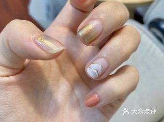 店内环境很好~先做了小气泡，小姐姐动作敲温柔