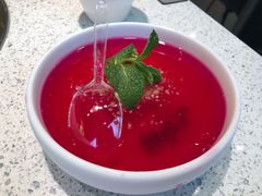 鲜火龙果冰粉-老佛爷铜炉蛙锅(海岸城店)