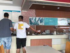 -临港服务区·停车场