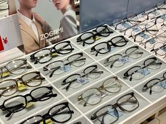 -美式眼镜·授权蔡司.依视路.尼康.豪雅.明月(南翔印象城店)