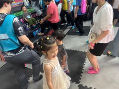 -嘿哟动霸CHUA·新潮玩运动娱乐中心·蹦床滑冰团建乐园