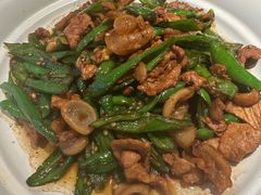 -阿瓦山寨·湘菜现炒·剁椒鱼头王(咸阳总店)