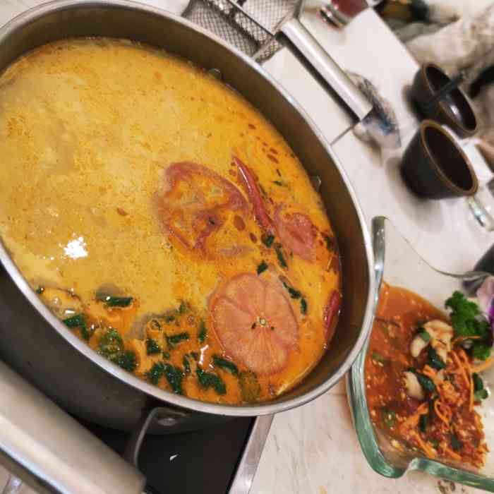 泰香柠(射洪店)-"环境:很不错,干净敞亮,四人桌也很大不挤.