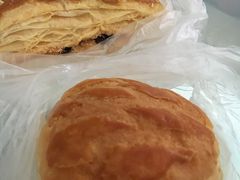 酥皮奶黄菠萝包-美嘉华面包西饼店(红胜坊店)