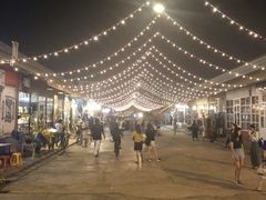 -席娜卡琳火车铁道夜市