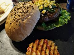 -HIGH FIVE哈福手工汉堡(桂林路店)