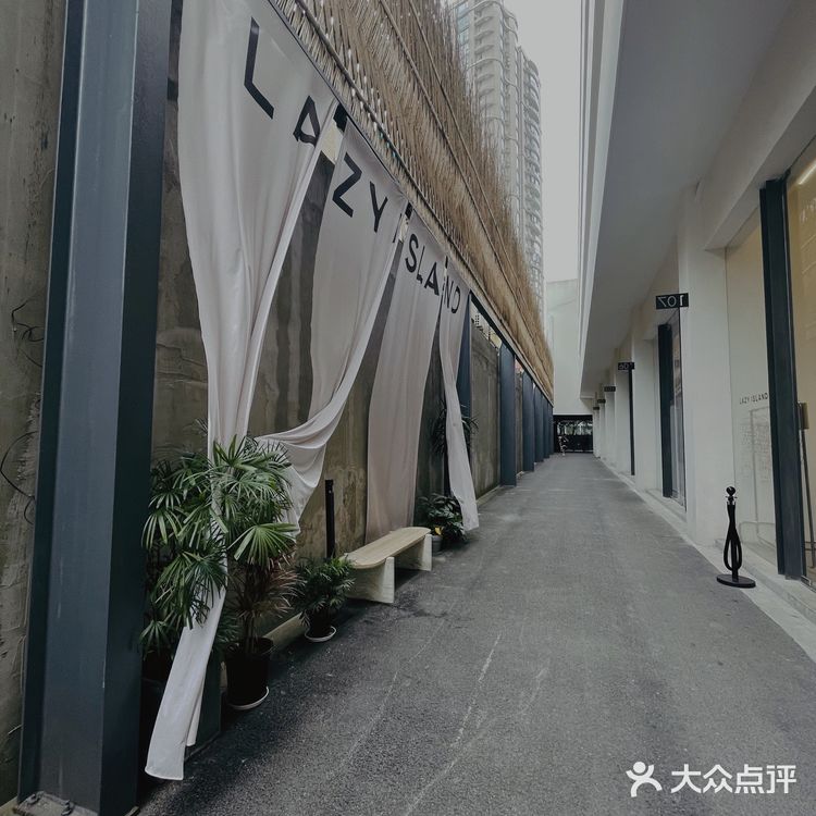 简洁的白,城市“乐吧”带你回到旧时光的驻所