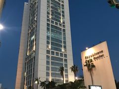 离双子中心很近的-和平饭店