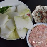 冬瓜丸子汤是一道美味可口的名菜