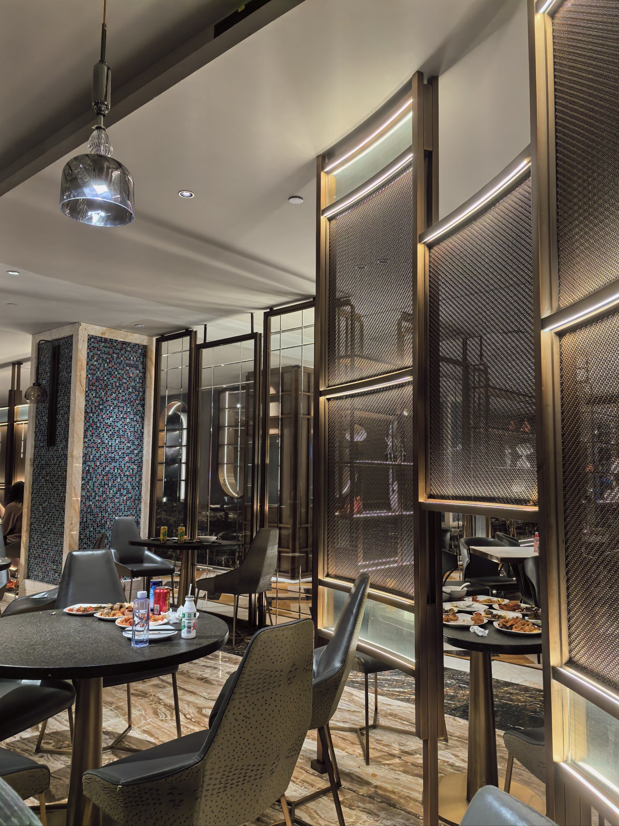 现代风尚餐厅体验