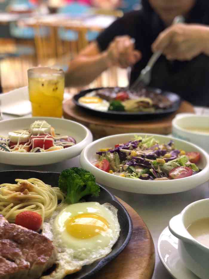 牛扒有约(惠州佳兆业店)-"[薄荷]环境:好像他们的分店也是挺多的.