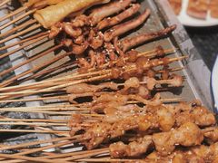 -何妹湿辣牛肉·粤式烧烤砂煲(桂雅路店)