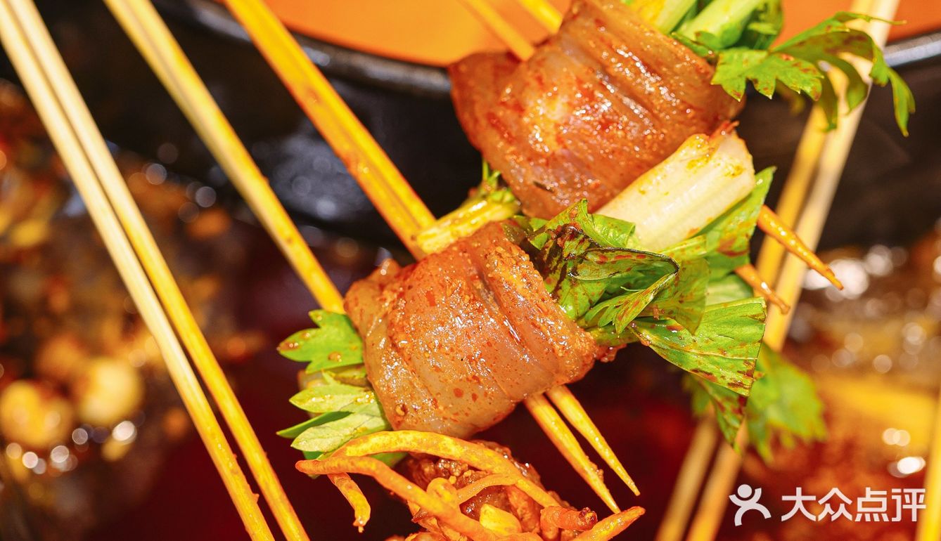 凌晨还在营业的串串店，宵夜党狂喜！