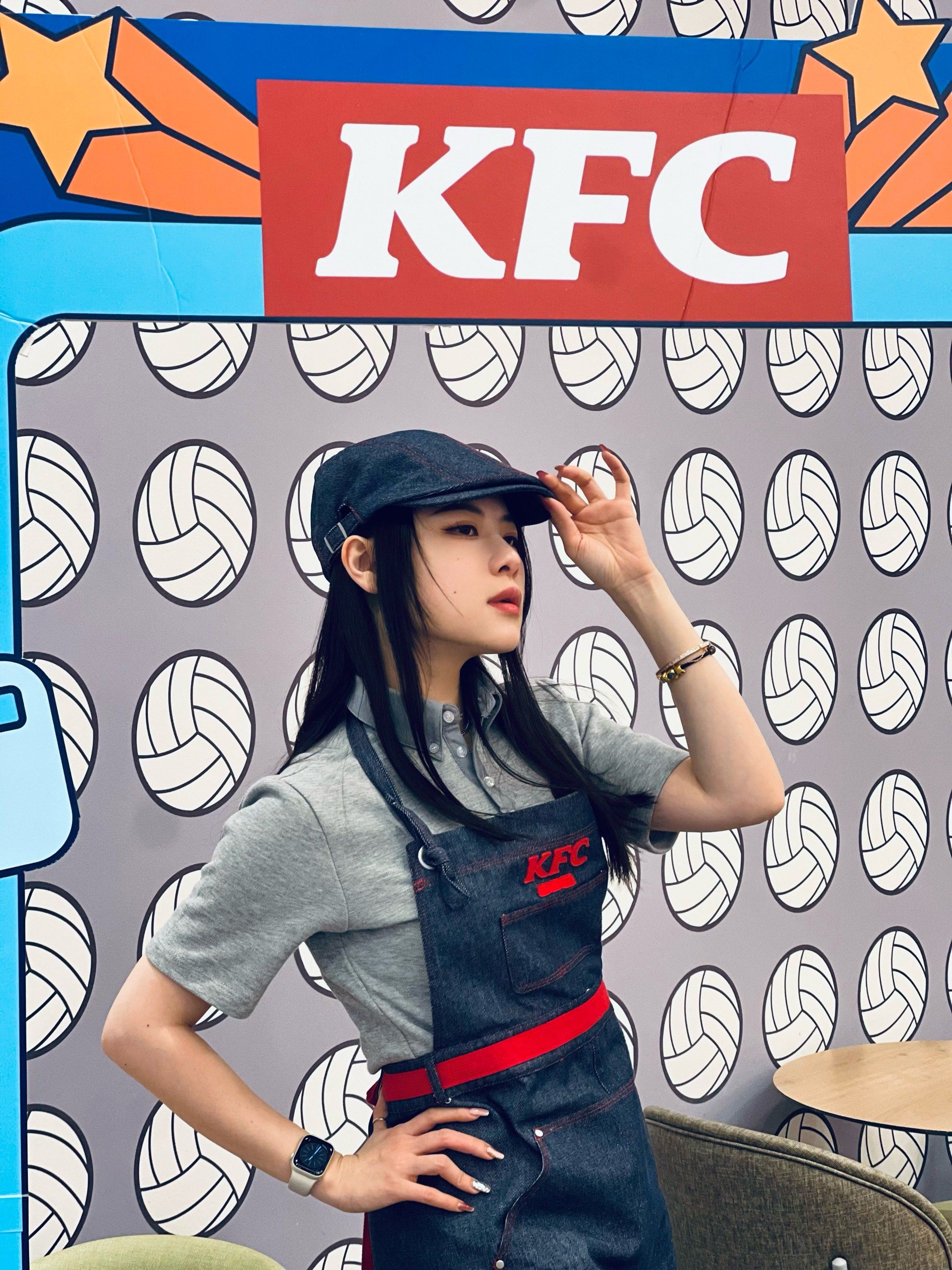 为了这身工服,我连夜到肯德基上班