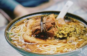 Golden Mountain Braised Pork Noodles