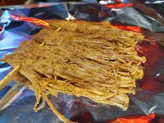 烤金针菇-路边摊小炉子烧烤