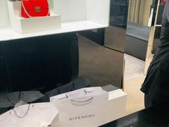 -GIVENCHY(佛罗伦萨小镇奥莱店)