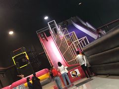 -嘿哟动霸CHUA·新潮玩运动娱乐中心·蹦床滑冰团建乐园