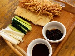 煎饼卷大葱-台儿庄一绝运河鱼馆枣庄辣子鸡(古城西门店)