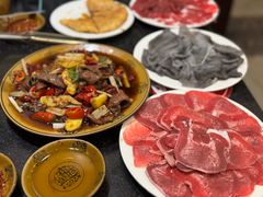 -周老三跷脚牛肉·全牛火锅(非遗传承店)