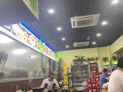 大堂-陆记牛庄·碳锅龙虾烧烤(爱上花园店)